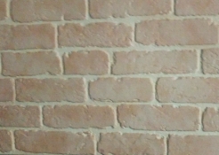 画像：オレンジ色のタイル上の壁